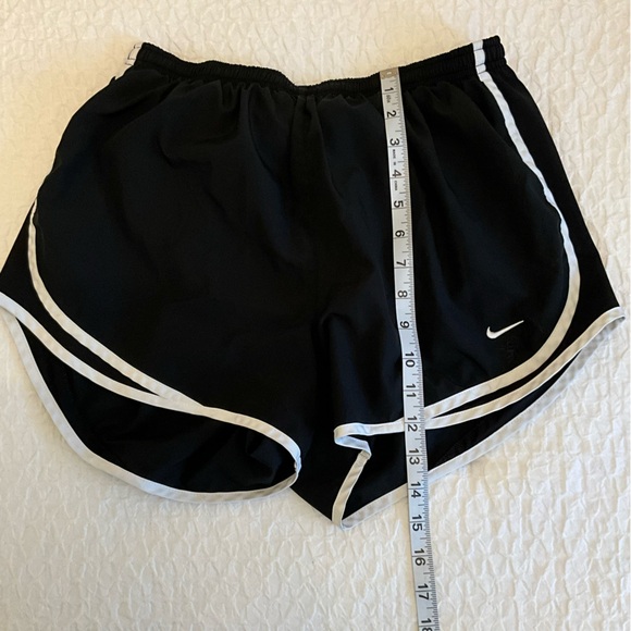 Nike Dri-Fit shorts (Large) - Picture 6 of 9